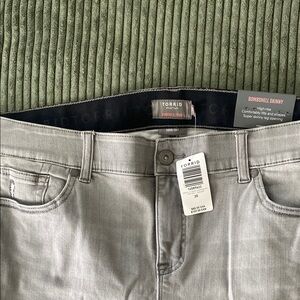 Torrid NWT bombshell distressed